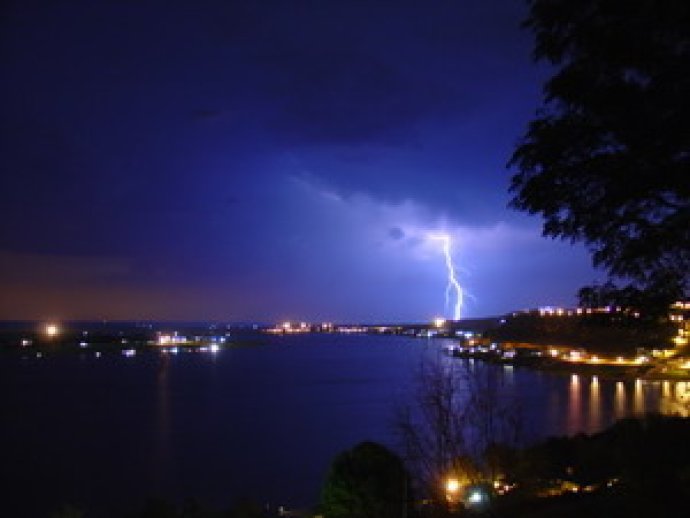 Awing Pictures of Lightning Screensaver